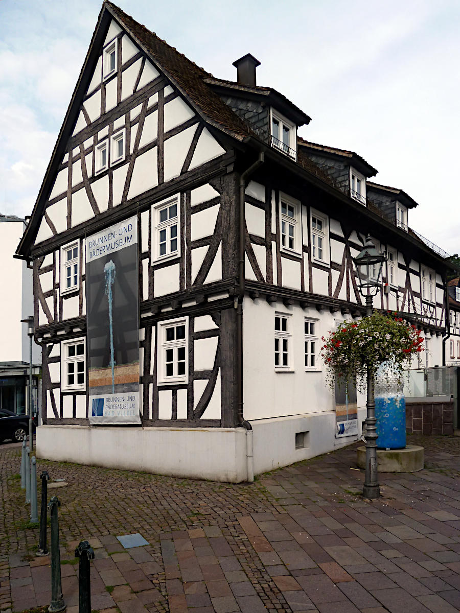 Marktplatz 3 (17. Jh.) - Brunnen- und Bdermuseum