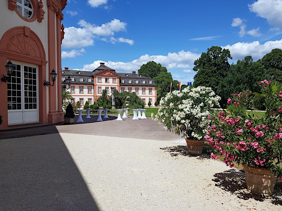 Schloss Biebrich - Parkseite mit Westflgel (1701-50)