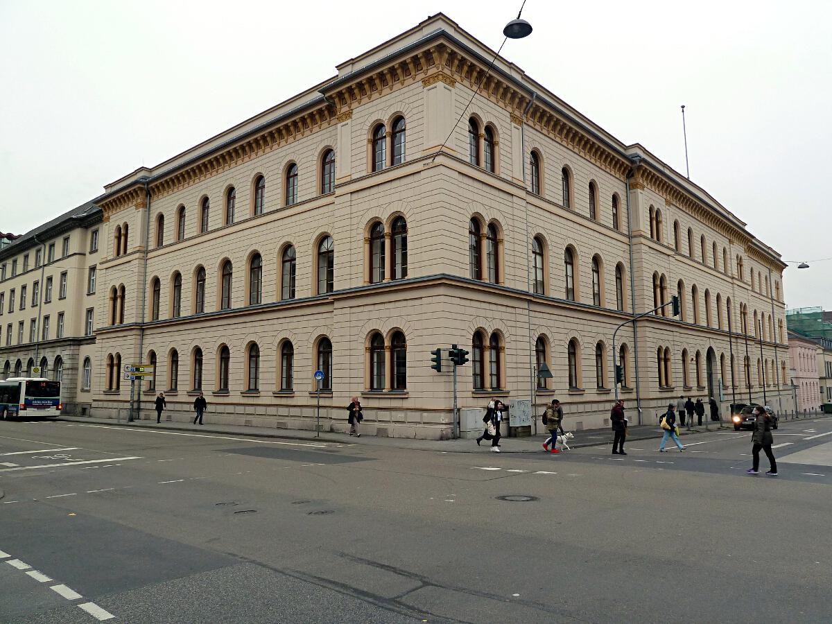 Ministerialgebude (1838-42)
