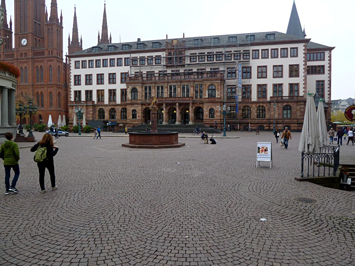 Schloplatz - mit Neuem Rathaus (1883-87)