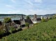 Rdesheim - Blickrichtung West mit Brmserhof (16./17. Jh.), Boosenburg (12. Jh.) und Bassenheimer Hof (ab 1430)