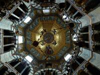 Aachener Dom (ab 795) - Kuppelgew�lbe Oktogon (803) mit Glasmosaik (1880-81)