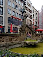 Heinzelm�nnchenbrunnen (1897-1900)