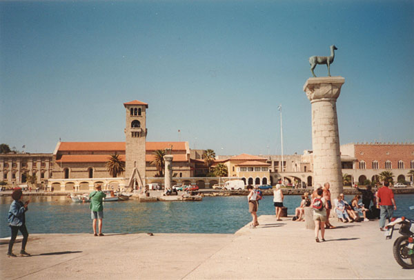 Rhodos-Stadt - Einfahrt zum Hafen Embrikos