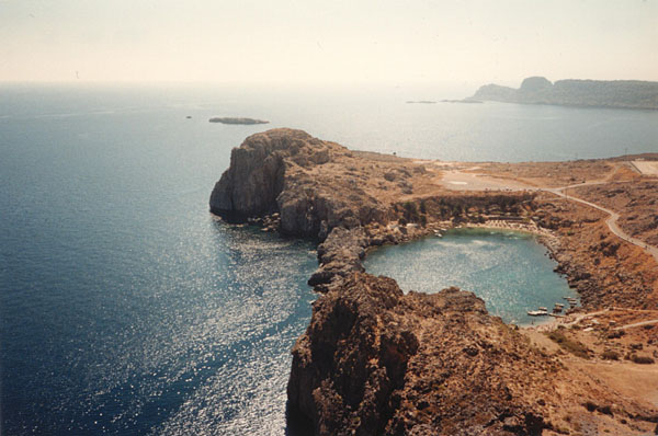 Lndos - Blick von der Akropolis in die gios Pvlos-Bucht