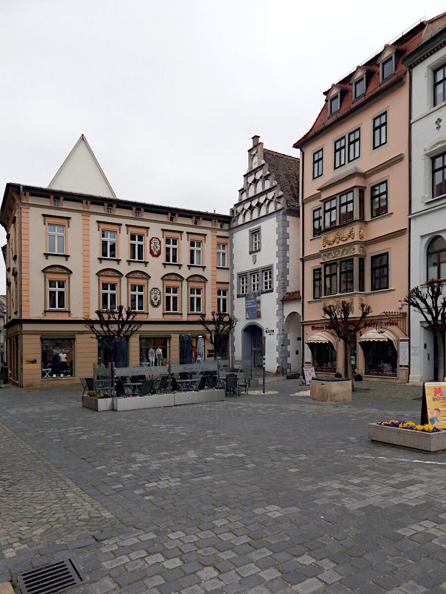 Markt - Nr. 19, 18 (Hohe Lilie; 13.-16. Jh.), 17