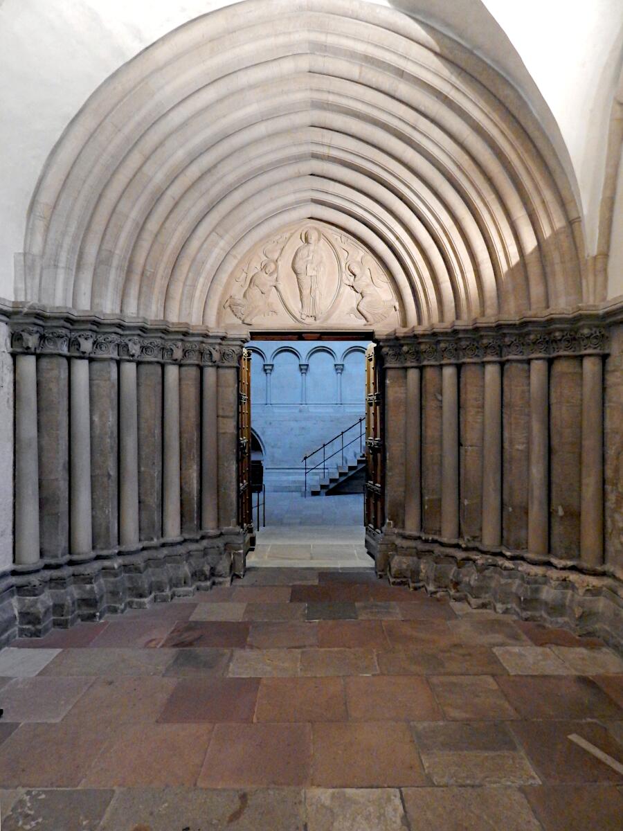 Dom St. Peter und Paul (ab 1210) - Portal Vorhalle
