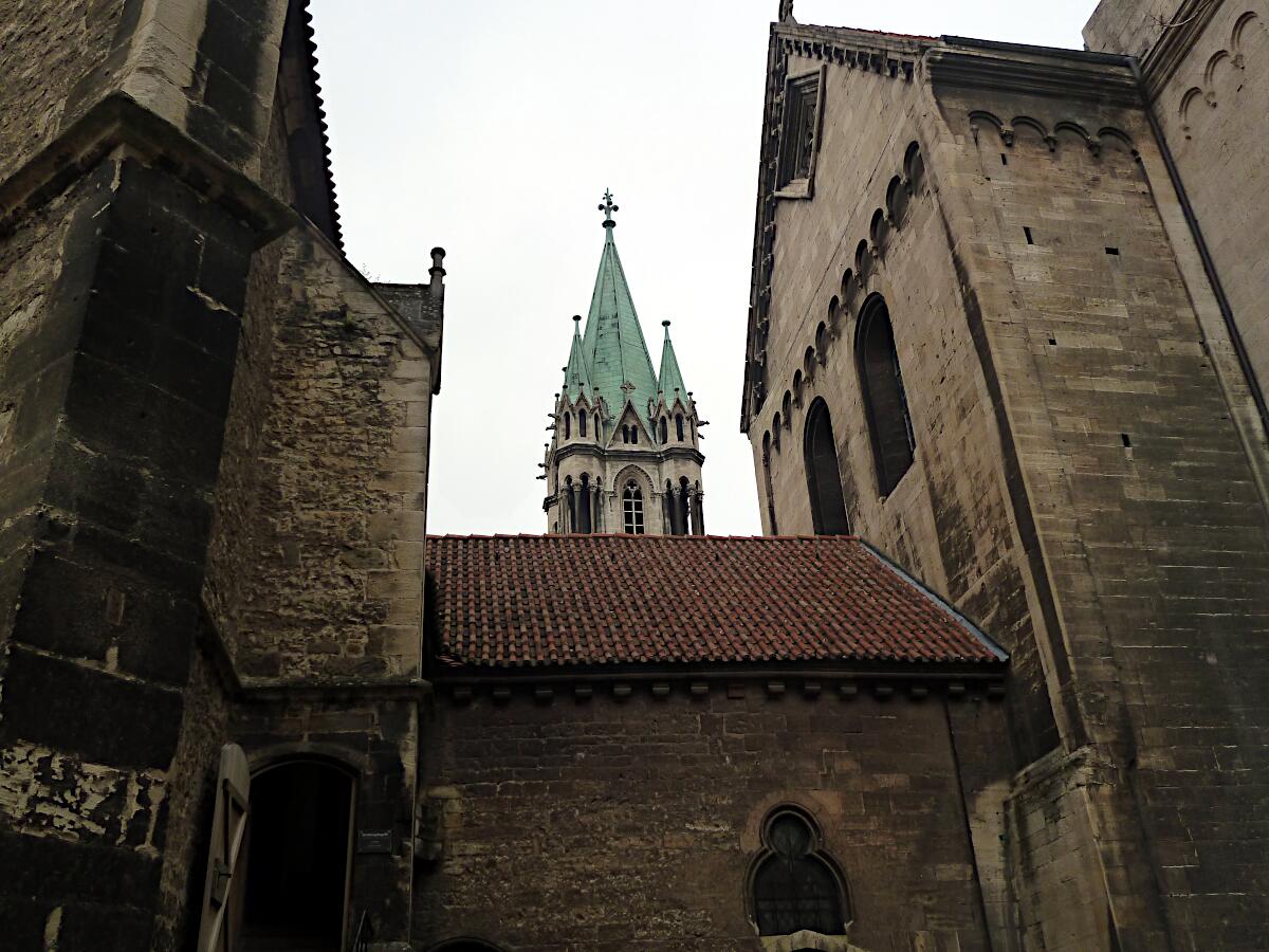 Dom St. Peter und Paul (ab 1210) - Ostansicht