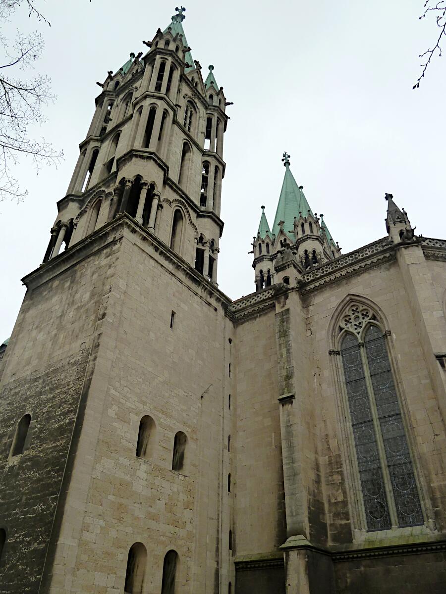 Dom St. Peter und Paul (ab 1210) - Nordwestansicht