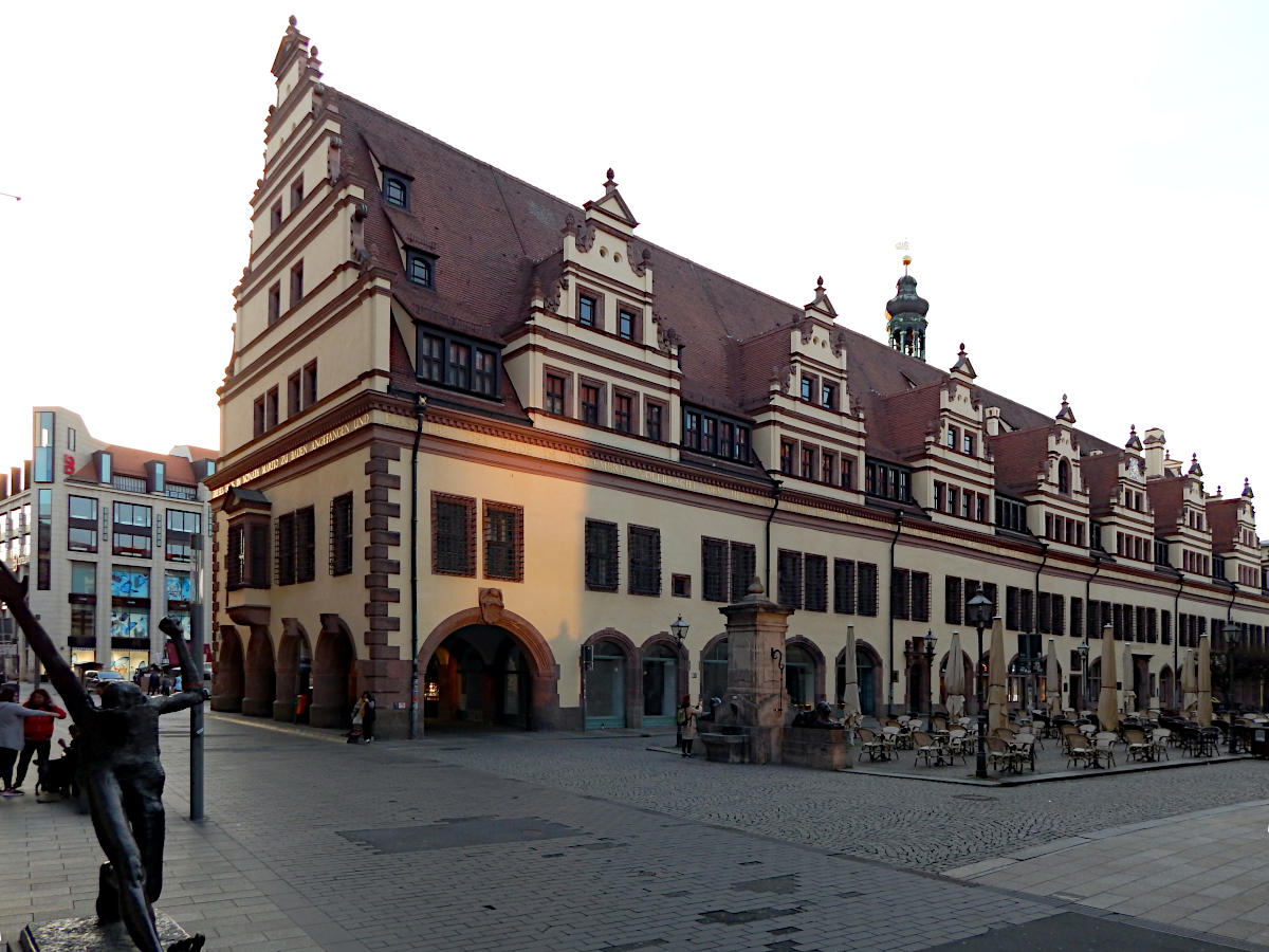 Altes Rathaus (ab 1341) - Naschmarkt