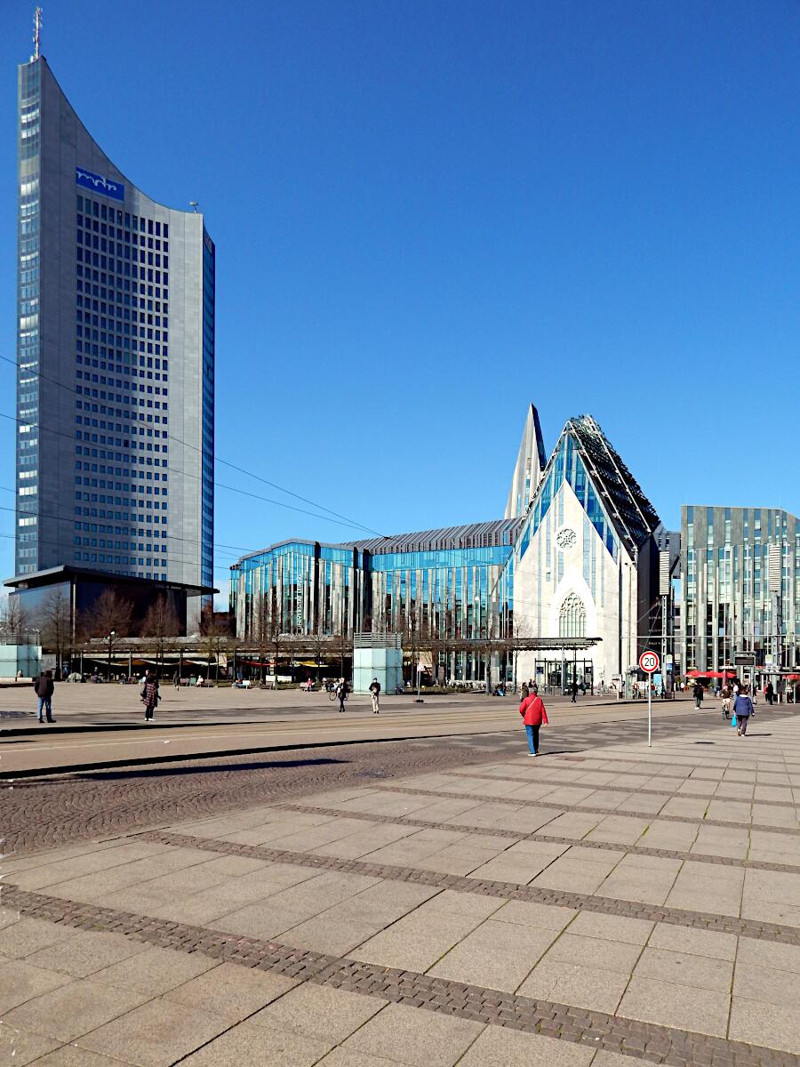 Cityhochhaus (1972; 142m) und Paulinum (2017)
