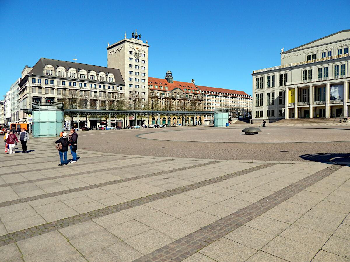 Augustusplatz - Krochhochhaus (1927/28) und Opernhaus (1960)