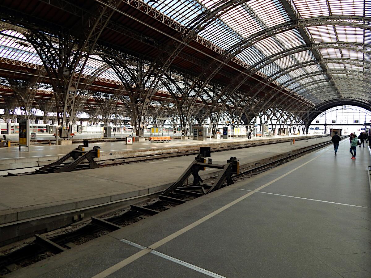 Leipziger Hauptbahnhof (1915; Wiederaufbau 1950-65) - Gleis 18-20