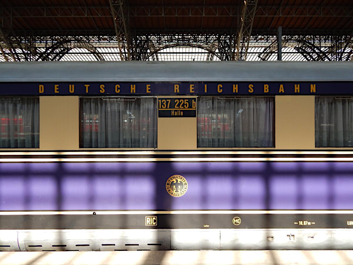 Leipziger Hauptbahnhof (1915; Wiederaufbau 1950-65) - Schnellverbrennungstriebwagen Bauart Hamburg