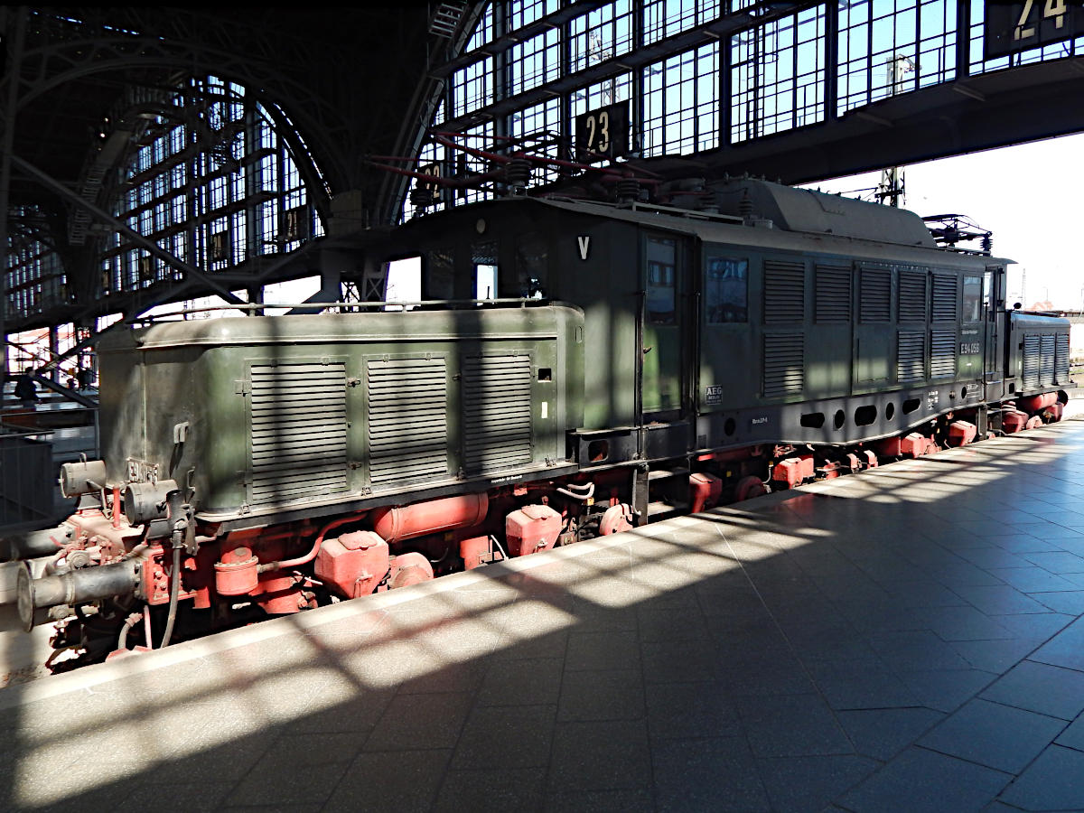 Leipziger Hauptbahnhof (1915; Wiederaufbau 1950-65) - E-Lokomotive Baureihe E 94