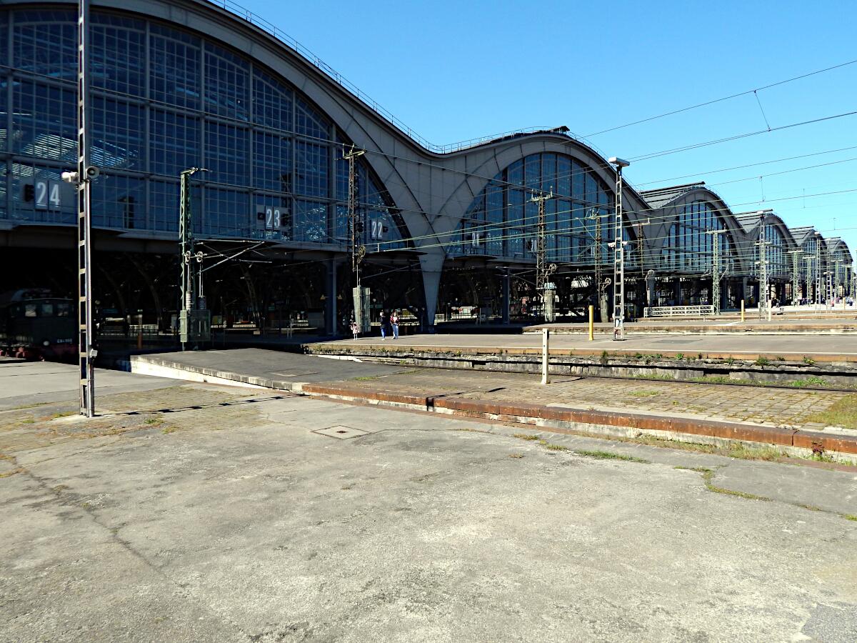Leipziger Hauptbahnhof (1915; Wiederaufbau 1950-65) - Gleisvorfeld