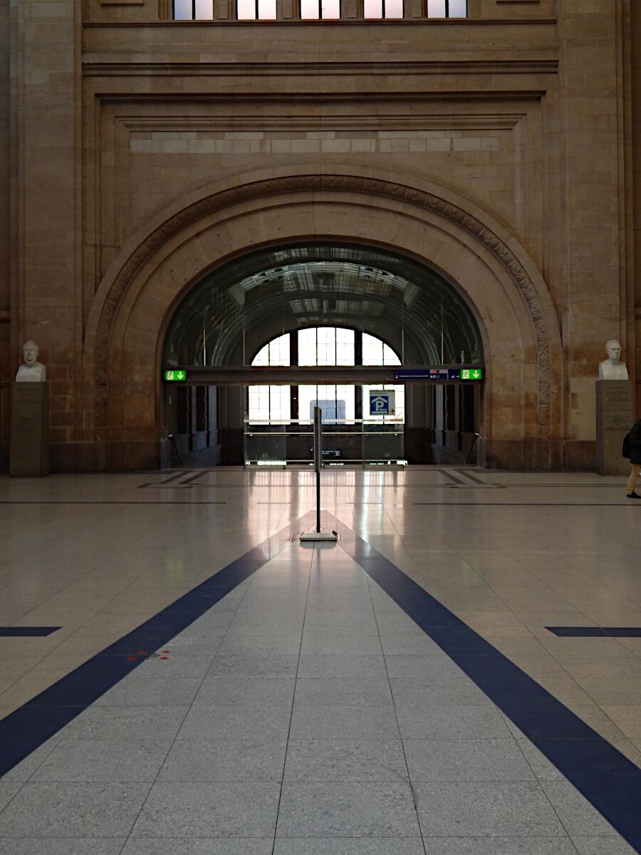Leipziger Hauptbahnhof (1915; Wiederaufbau 1950-65) - Querbahnsteighalle