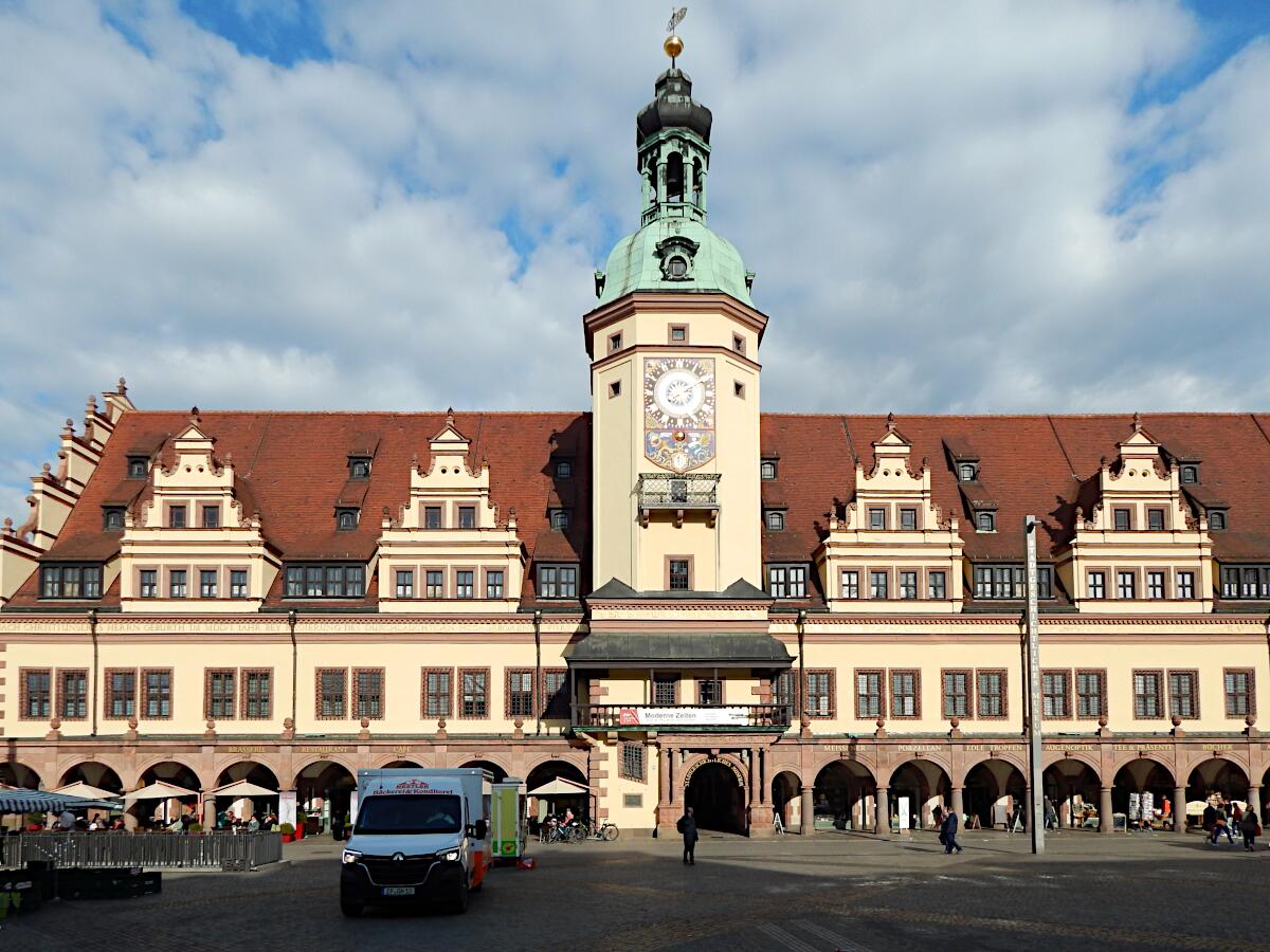 Altes Rathaus (ab 1341) - Marktseite