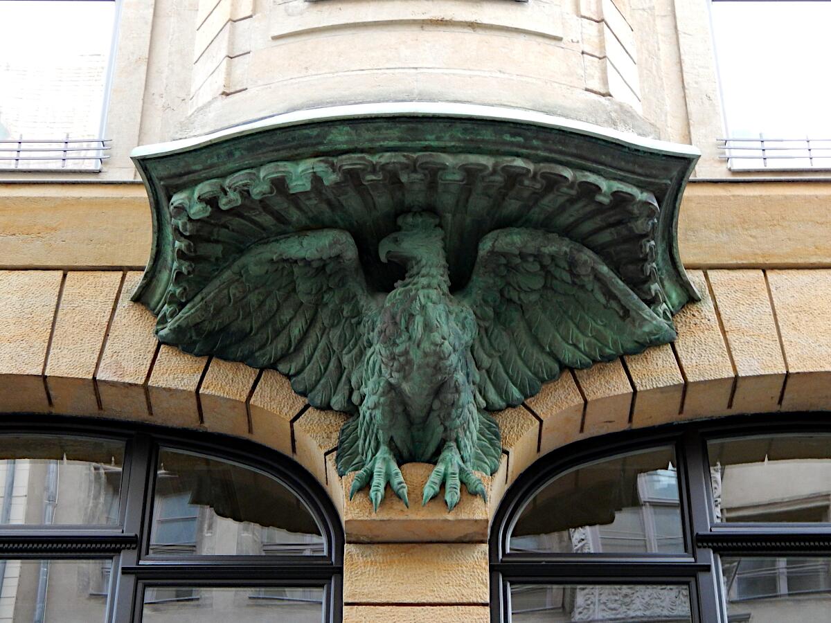 Hainstrae 9 (1909) - Erker mit Adlerkonsole