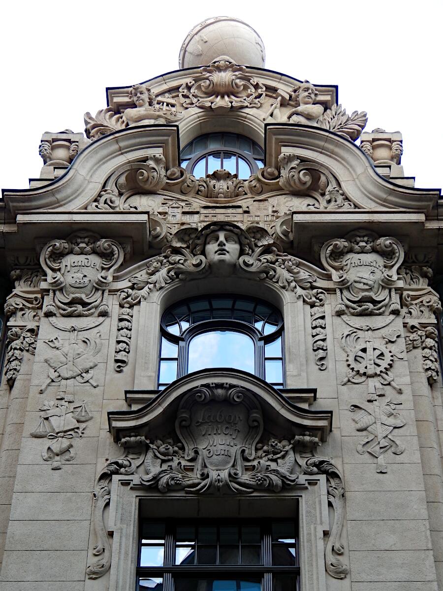 Nikolaistrae 28-32 - Steibs Hof (1907)