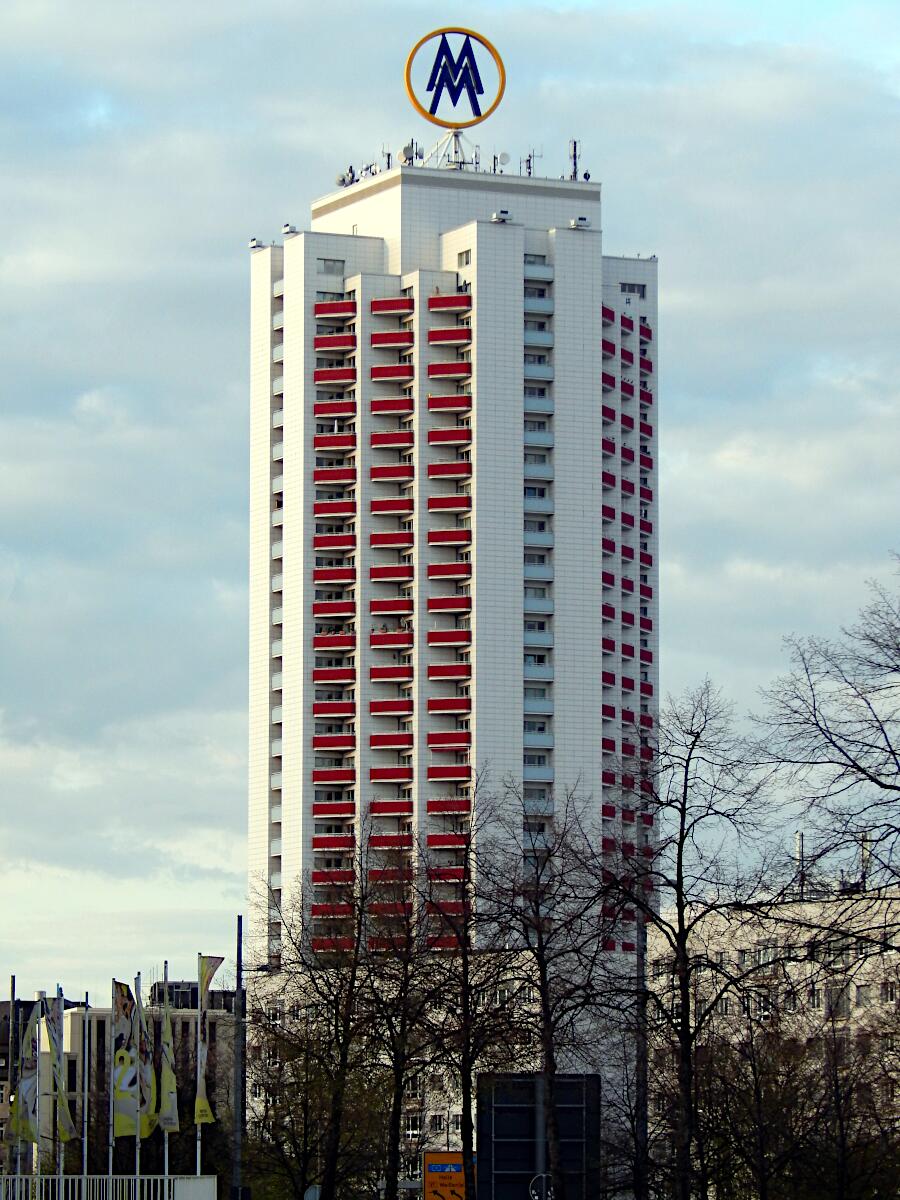 Wintergartenhochhaus (1972; 96m)