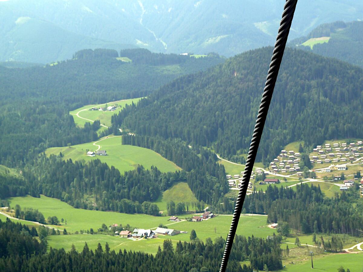 Donnerkogelbahn - im Hintergrund Annaberg - Alpendorf Dachstein West