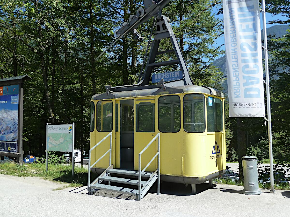 Dachstein Krippenstein-Seilbahn - alte Kabine (1951) an der Talstation Obertraun (600 m)