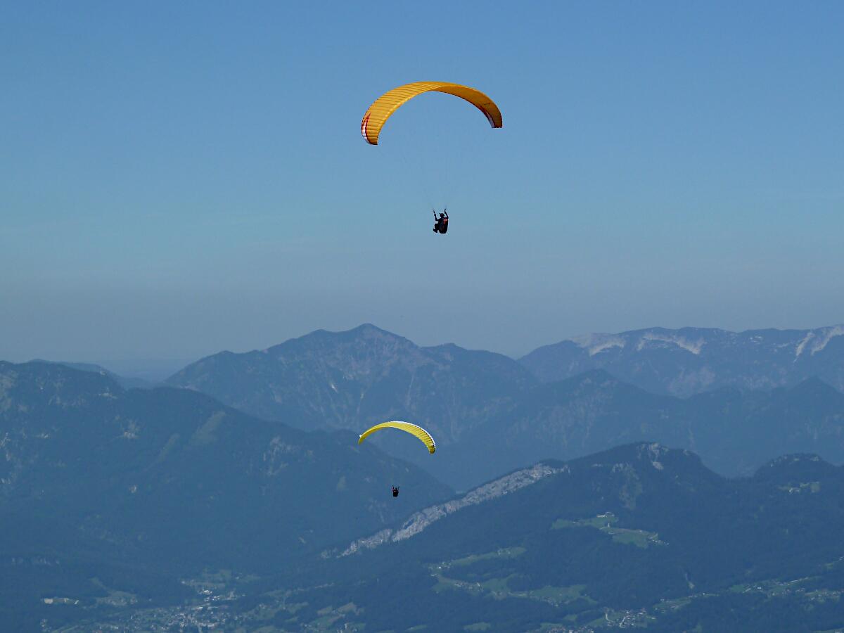 Paraglider �ber dem Hallst�tter See