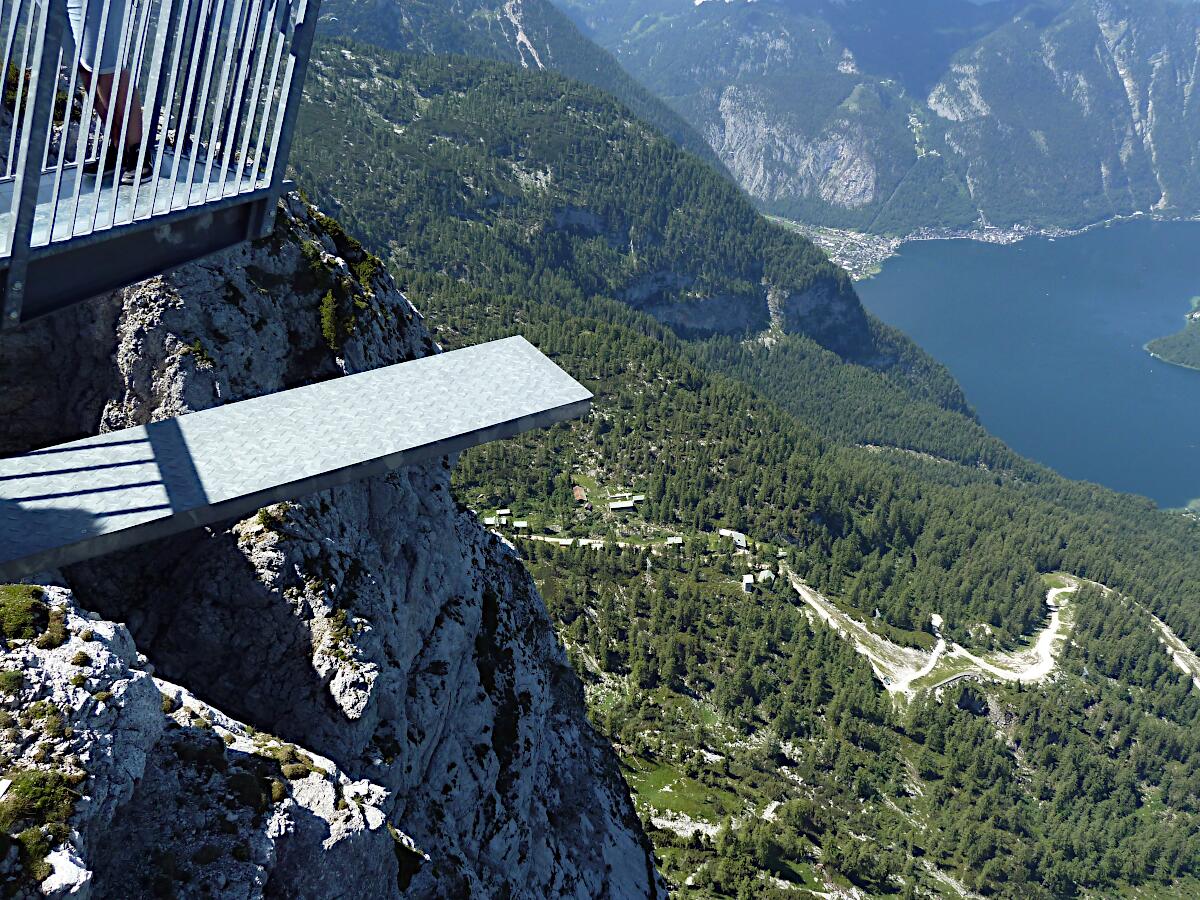 Krippenstein - Aussichtsplattform �Five Fingers� (im Hintergrund Hallst�tter See)