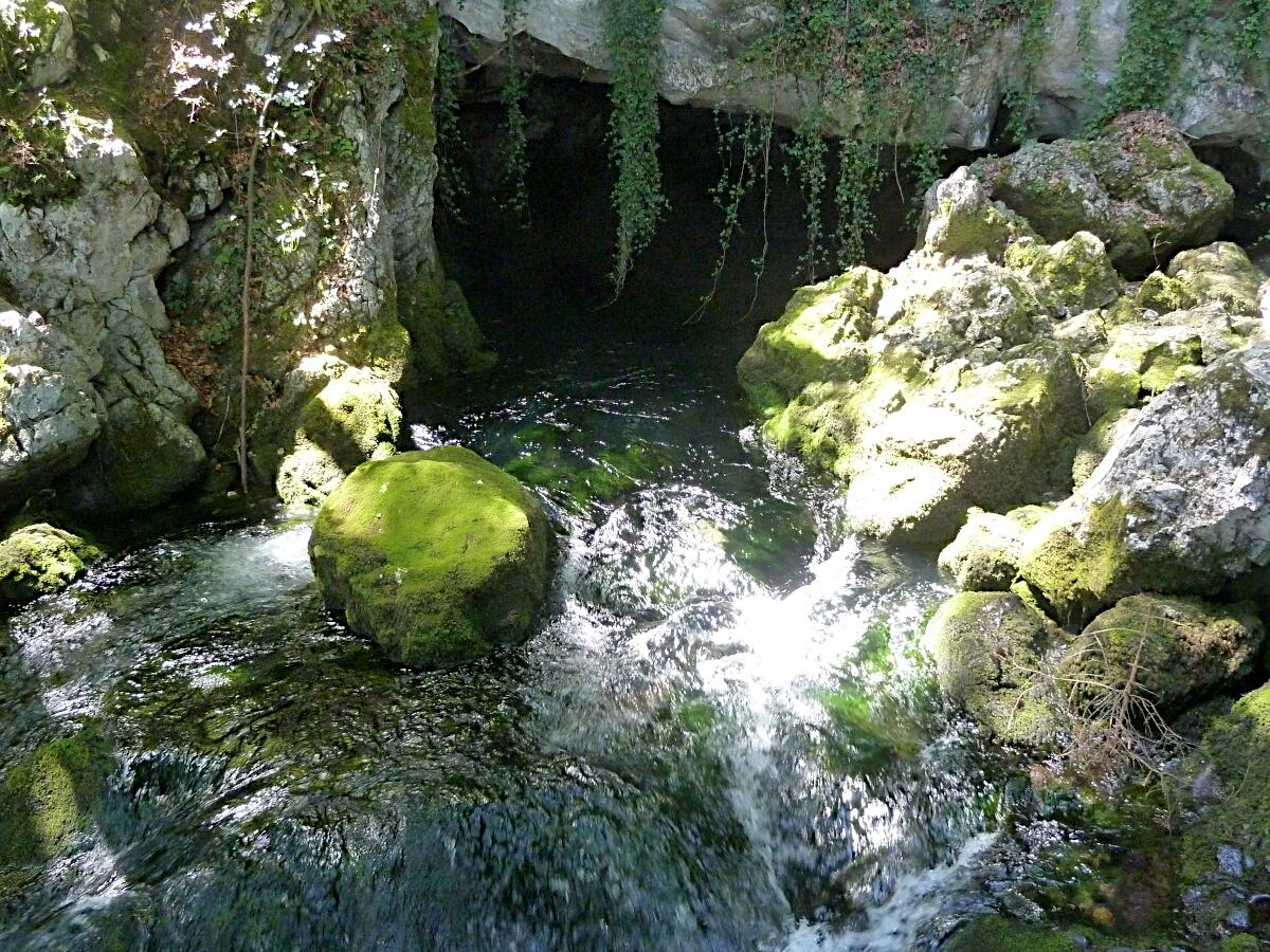 Gollinger Wasserfall - Quelltopf der Schwarzbachfall-H�hle