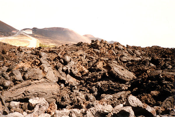 tna - Lavafeld vor den Crateri Silvestri