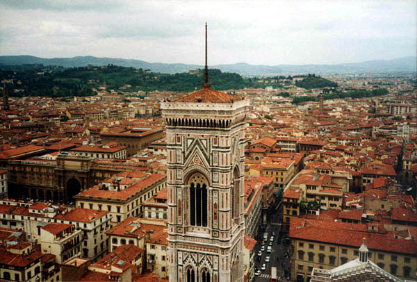 Florenz - Blick von der Domkuppel auf Campanile di Giotto und Altstadt