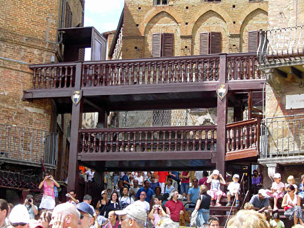 Siena - Piazza del Campo mit Palio-Tribne