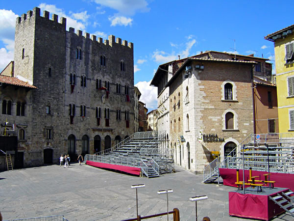 Massa Marittima - Piazza Garibaldi mit Palazzi dei Podest und del Comune (13. Jh.)