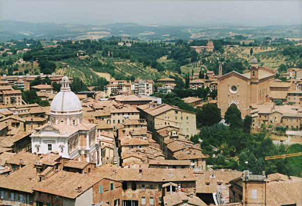 Siena - Chiesa di Provenzano und Basilica di San Francesco (Blick vom Torre del Mangia)