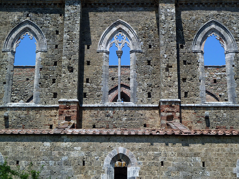 San Galgano - Fensterdetail Sdansicht Klosterkirche (ab 1224)