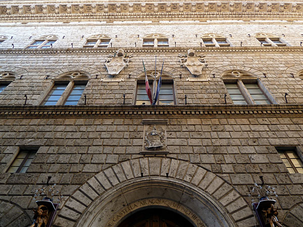 Siena - Palazzo Piccolomini (1469)