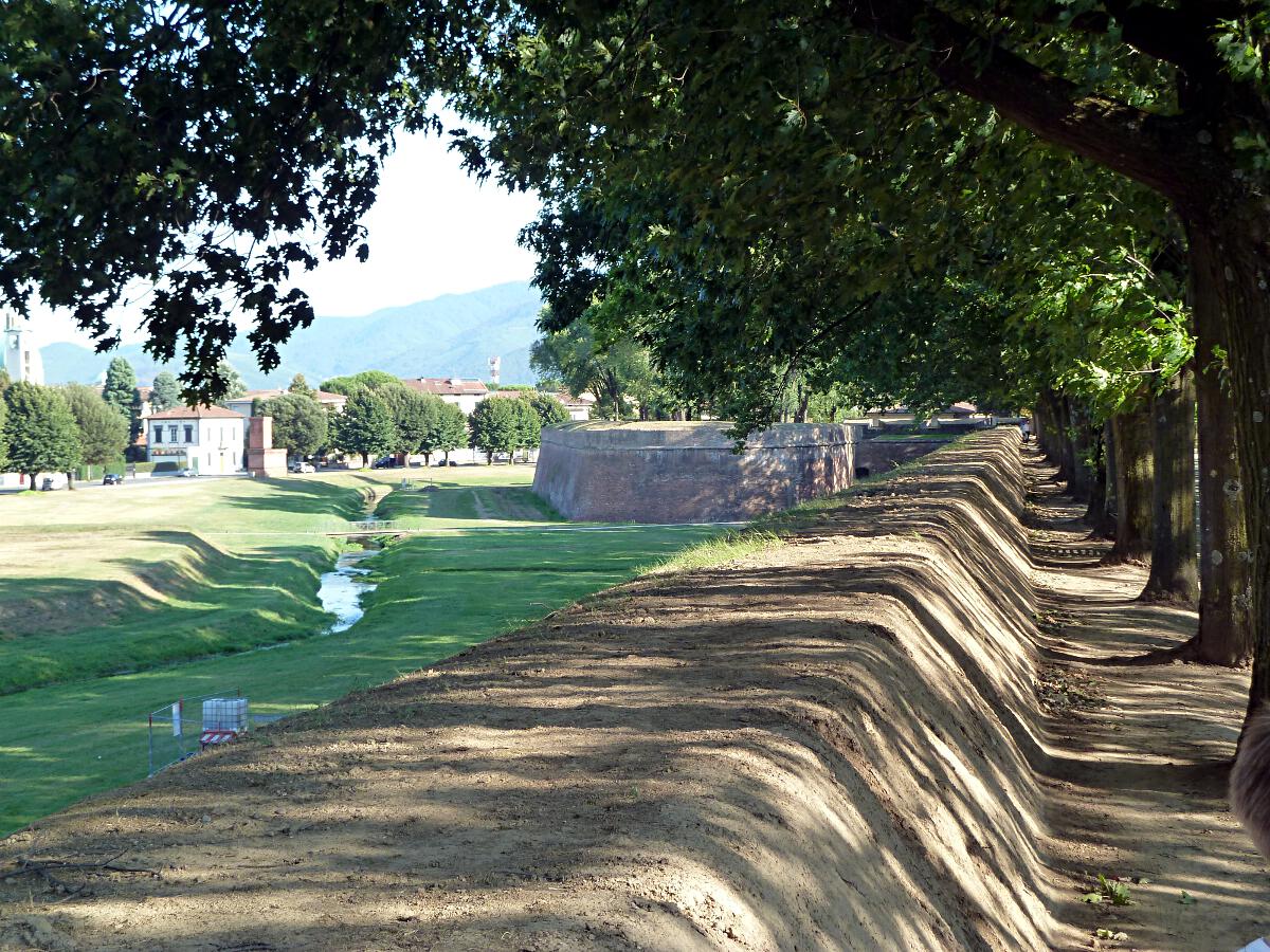 Lucca - Befestigungsanlage mit Promenade