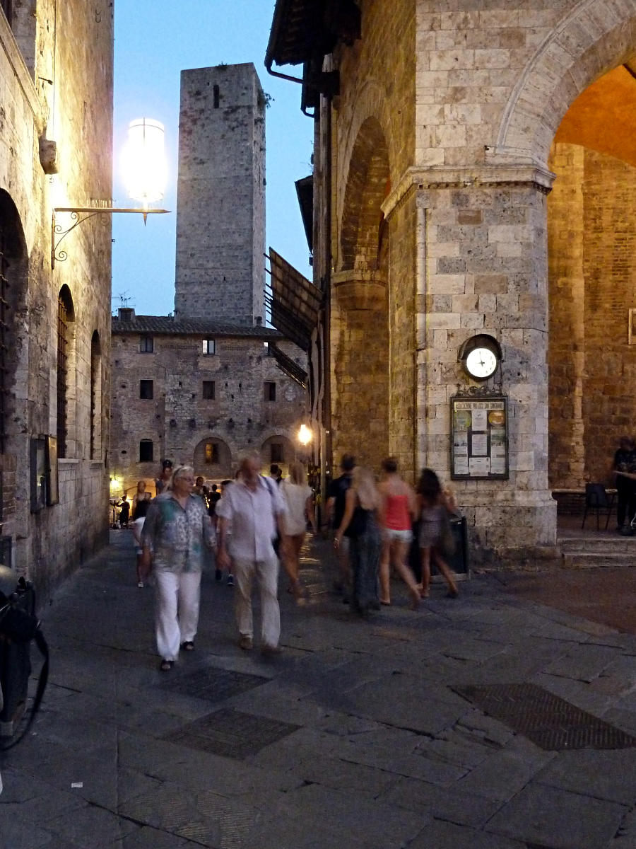 San Gimignano - Piazza Duomo mit Loggia del Comune (1338)