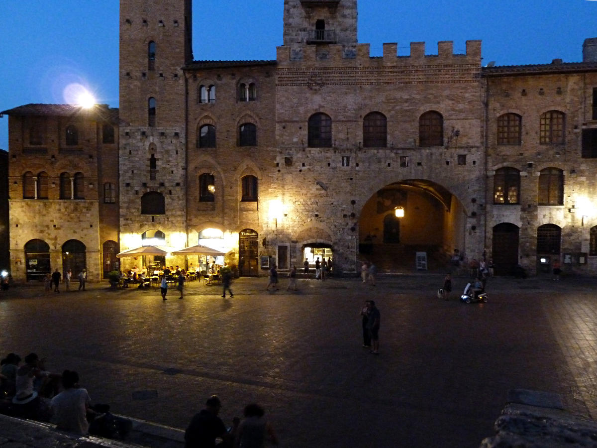 San Gimignano - Piazza Duomo mit Palazzo Comunale