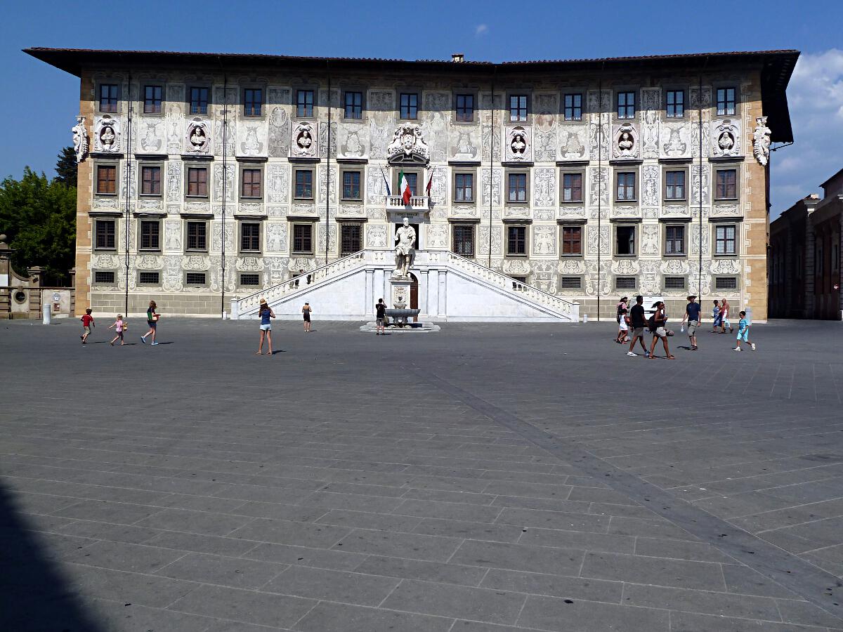 Pisa - Piazza dei Cavalieri mit Palazzo della Carovana (15621564)