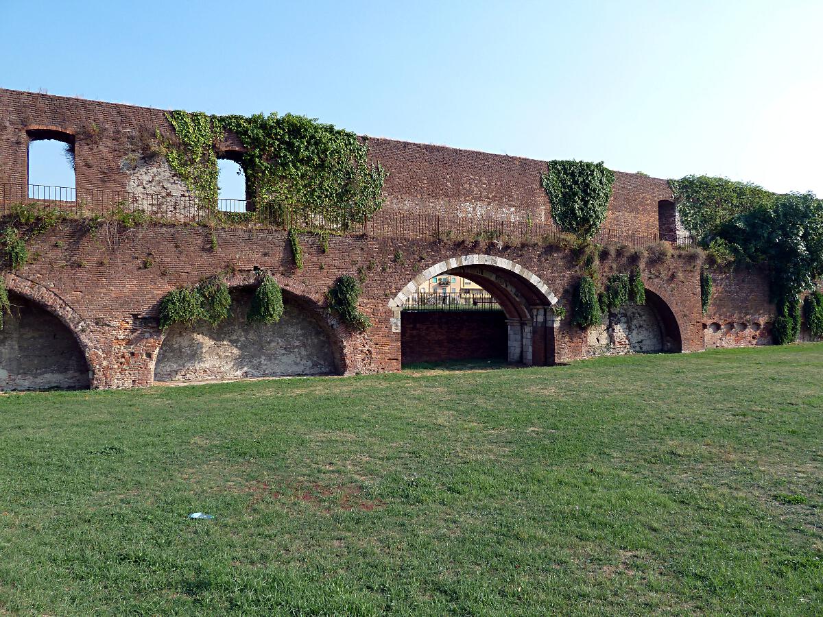 Pisa - Stadtmauer an der Cittadella Vecchia (12. Jh.)