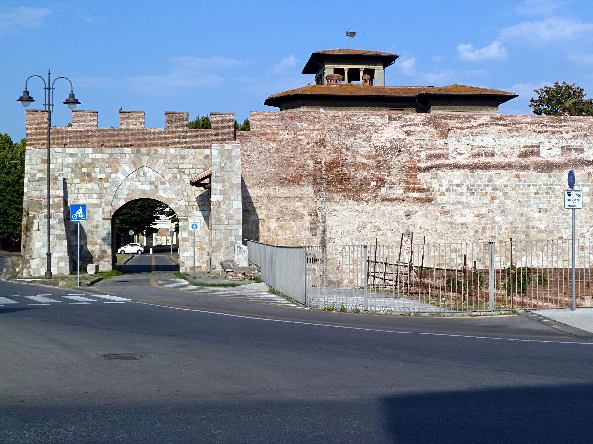 Pisa - Stadtmauer am Canale dei Navicelli