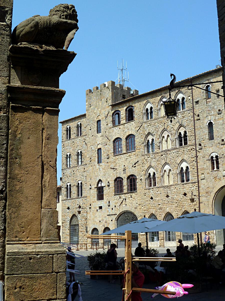 Volterra - Piazza dei Priori