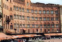 Siena - Patrizierpalste an der Piazza del Campo