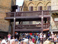 Piazza del Campo mit Palio-Tribne