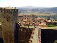 Massa Marittima - Blick vom Torre del Candeliere auf Stadtmauer und Citt Vecchia
