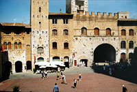 San Gimignano - Piazza Duomo mit Palazzo vecchio del Podest
