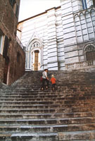 Siena - Treppenaufgang am Battistero