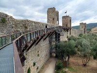 Monteriggioni - stliche Stadtmauer (im Hintergrund Porta Franca)